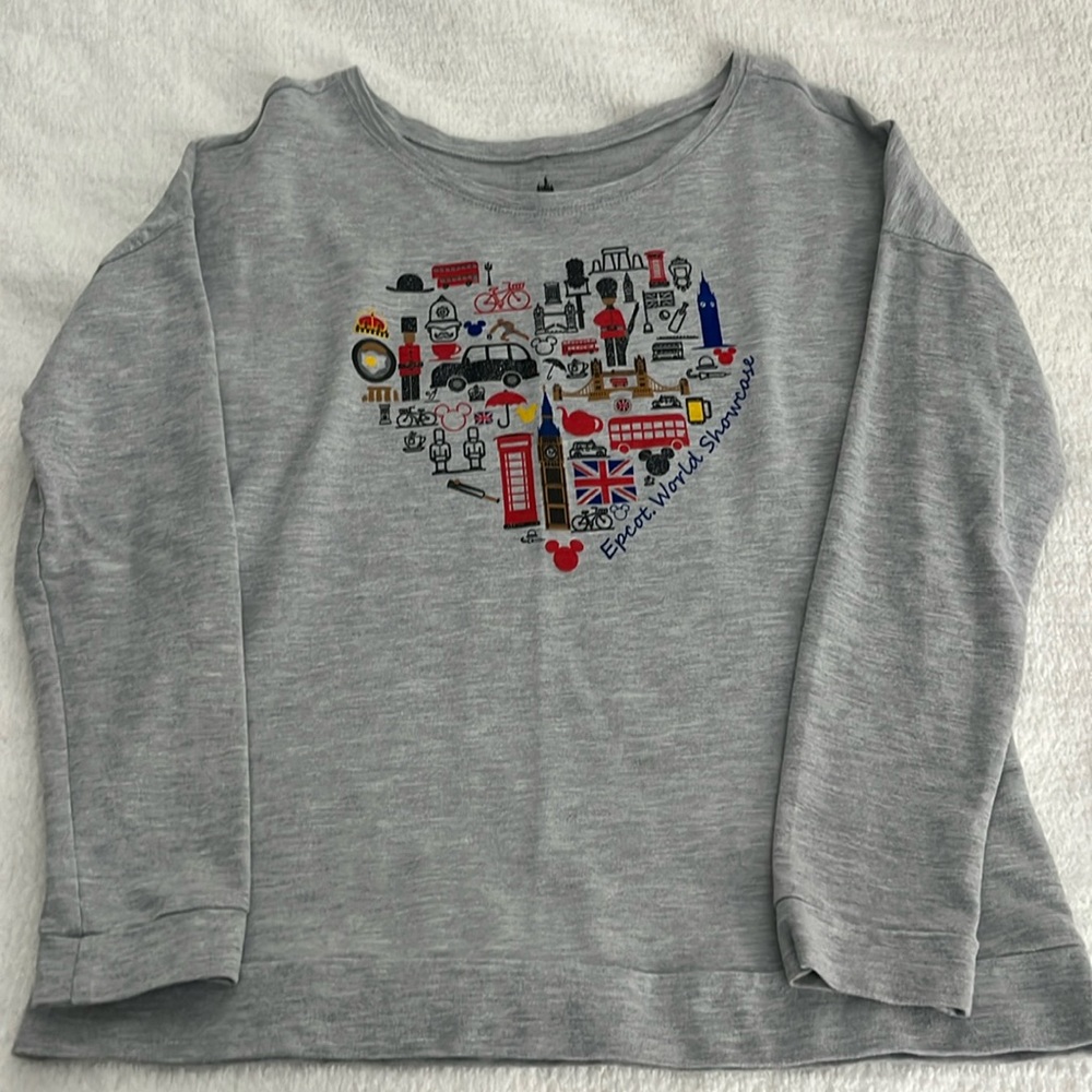 Epcot long sleeve - size XL (fits like a small)